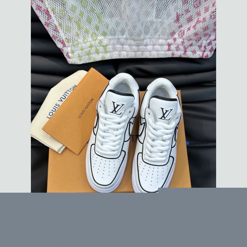 l**is V*t*n sneakers